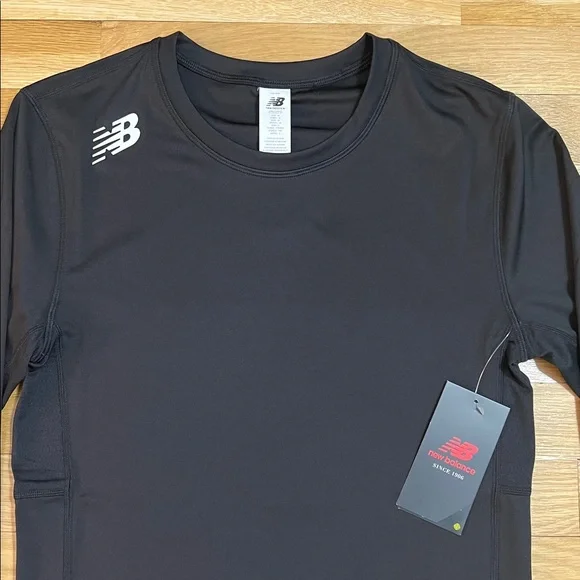 New Balance Black Long Sleeve Base Layer/Compression Tee, Moisture Wicking, Sz M - Picture 2 of 8